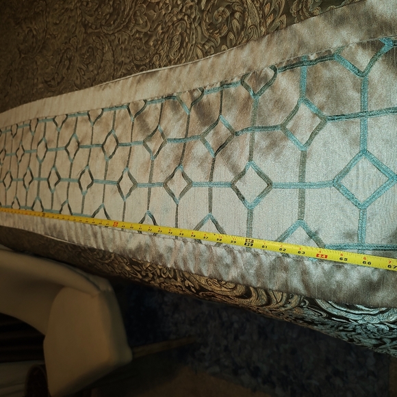 Table Runner (72) inches - Picture 2 of 3